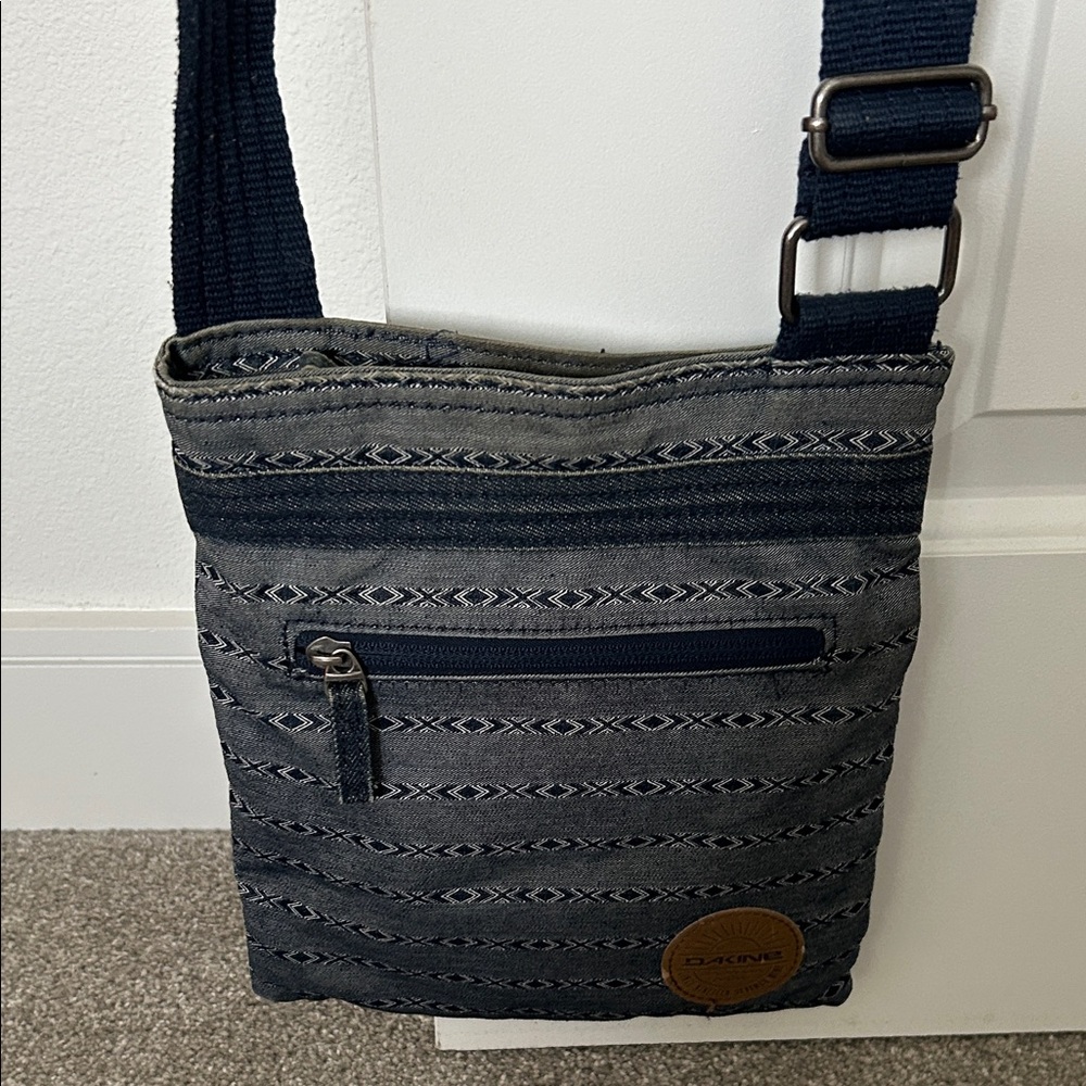 Women’s Dakine Dark Blue Patterned Crossbody Bag
